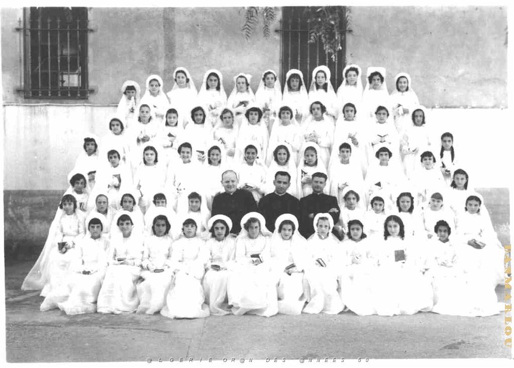 COMMUNIONS ORAN MARAVAL NOTRE DAME DE LOURDES FILLES 1950.jpg